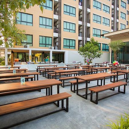 Alisha Court Hotel & Residence Bangkok Exterior foto